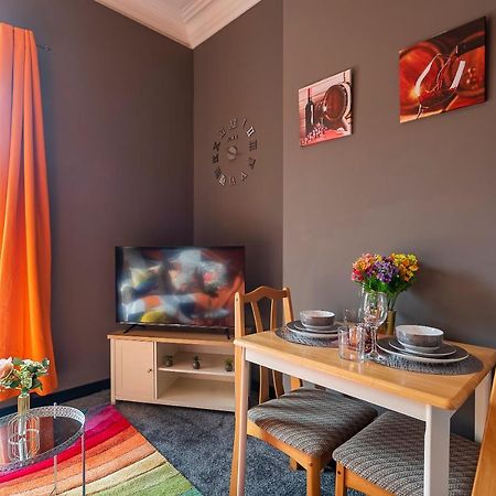 Art-Filled Bohemian 1 Bedroom Apt 2 Beds Colourful Praise Inn Apartment Kingston upon Hull Zewnętrze zdjęcie